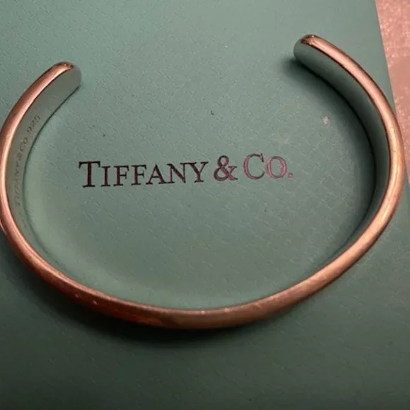 🌟🌸2xHOST PICK 🌟🌸 NWOT Authentic Tiffany & Co 925 Silver Narrow Cuff Bracelet - Picture 9 of 9